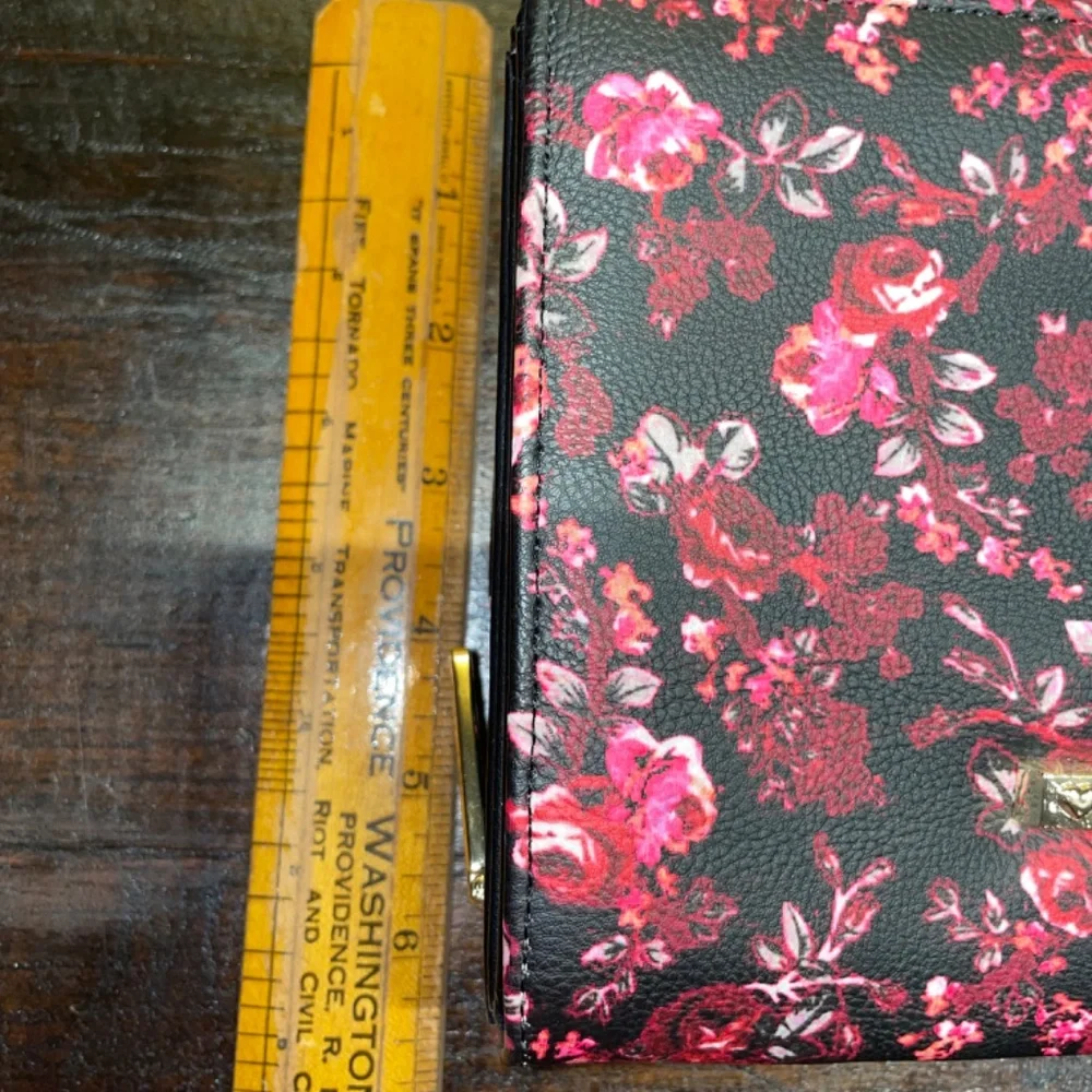 NWT Betsey Johnson XODANI Black Bow Pink‎ Roses Floral Crossbody Wallet Bag